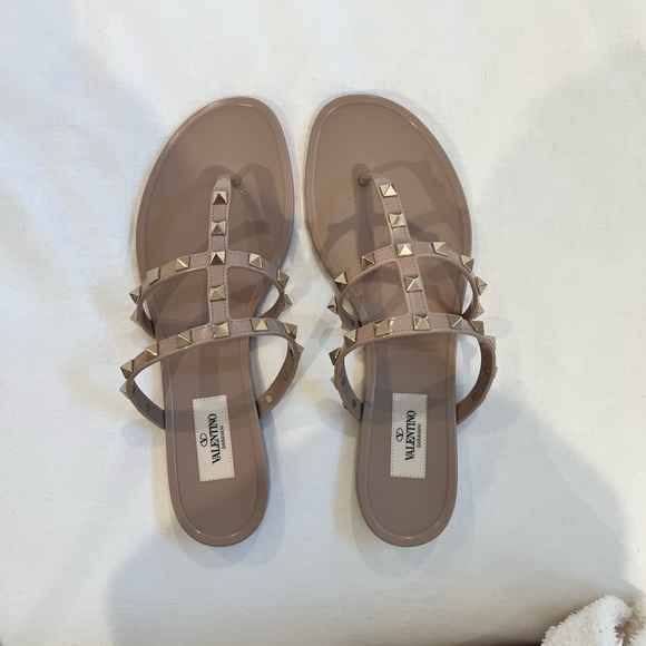 ROCKSTUD FLAT RUBBER SANDAL. - Picture 2 of 4